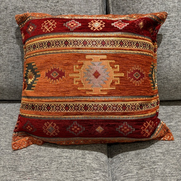 Set of Decorative cushions 18”x18” - Picture 7 of 7